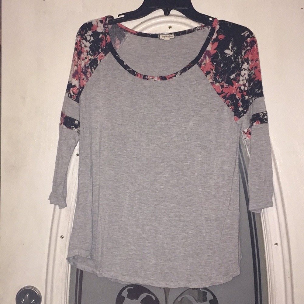 Gray and flower print quarter sleeve shirt